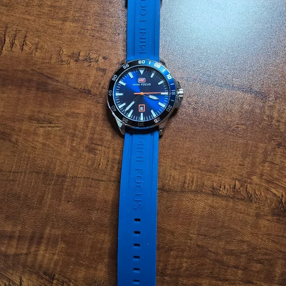 Mini Focus Quartz Watch - Picture 3 of 4